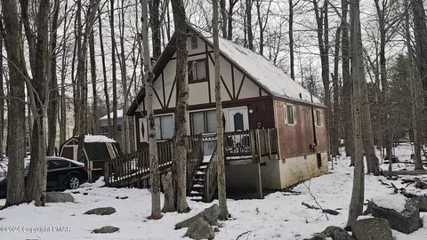 8219 Sunset Dr, Tobyhanna, PA 18466
