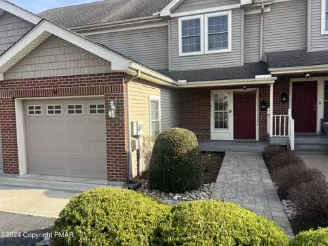 34 Oak Leaf Ln, East Stroudsburg, PA 18301