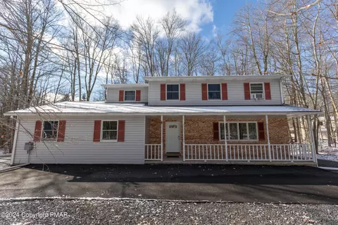 2104 Quick Ct, Pocono Lake, PA 18347
