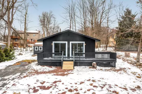 6124 Boardwalk Dr, Tobyhanna, PA 18466