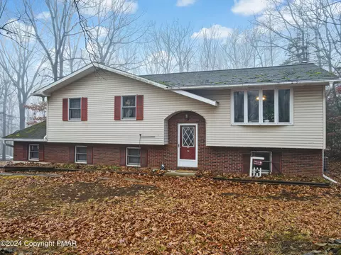 227 Shady Oaks Dr, Saylorsburg, PA 18353