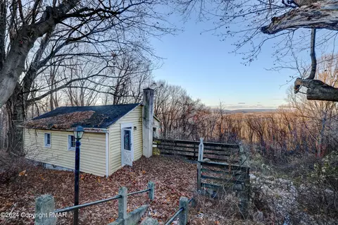 524 E Paxinosa Rd, Easton, PA 18040