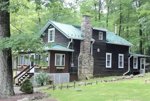 173 S Lake Dr, Lake Harmony, PA 18624