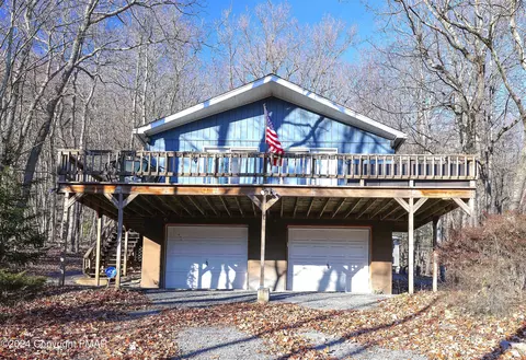 417 Lake Dr, Nesquehoning, PA 18240