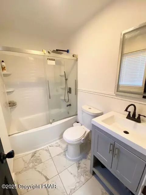 Bath - 1109 Steele Cir, Bushkill, PA 18324 photo 2 of 2