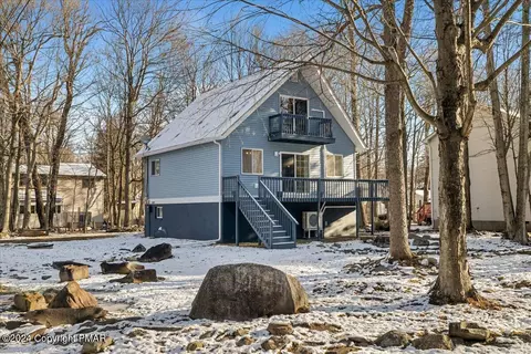 2744 Cleremont Dr, Tobyhanna, PA 18466