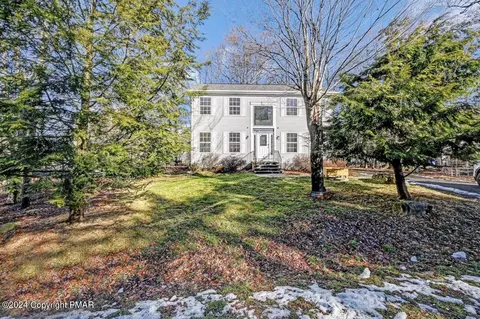 9186 Buttonwood Ct, Tobyhanna, PA 18466