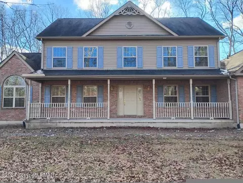 605 Bombur Ln, Tamiment, PA 18371