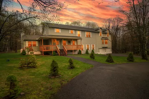 221 Valley View Dr, Albrightsville, PA 18210