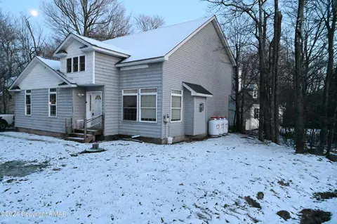 1650 Sunny Side Dr, Tobyhanna, PA 18466