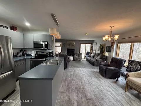 211 Northslope Ii Rd, East Stroudsburg, PA 18302