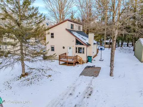 3057 Briarwood Dr, Tobyhanna, PA 18466