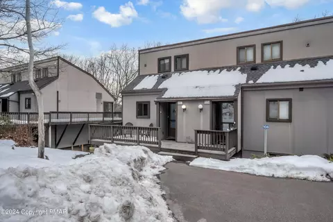 108 Cross Country Ln, Tannersville, PA 18372