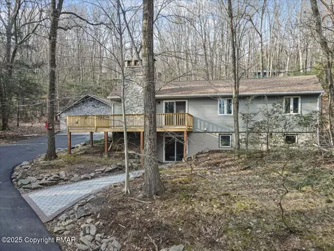 152 Cobble Creek Dr, Tannersville, PA 18372