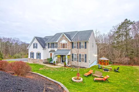 2336 Snapdragon Pt, East Stroudsburg, PA 18301