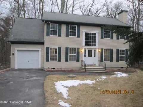 2867 Fairhaven Dr, Tobyhanna, PA 18466