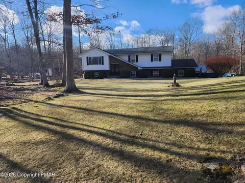 3572 W Bristol Cir, East Stroudsburg, PA 18302