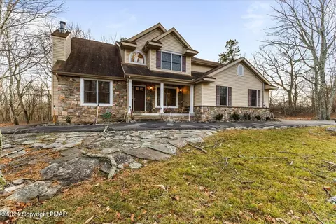 606 Mallard Ln, Bushkill, PA 18324