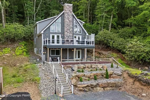39 S Lake Dr, Lake Harmony, PA 18624