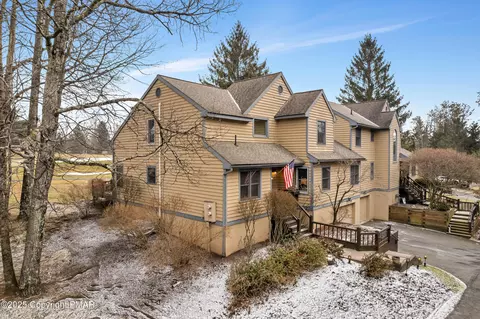 2168 Oak Hill Dr, Buck Hill Falls, PA 18323