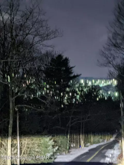 32 Cobble Creek Dr, Tannersville, PA 18372