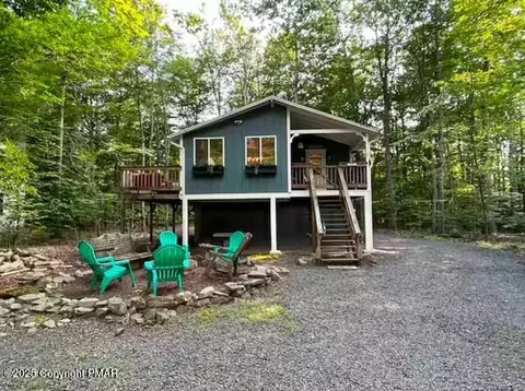 2089 Lehigh Dr, Pocono Lake, PA 18347
