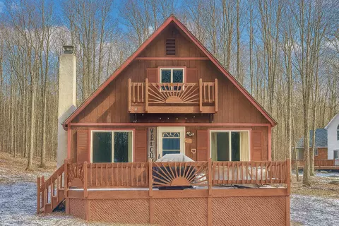 174 Bushkill Dr, Pocono Lake, PA 18347