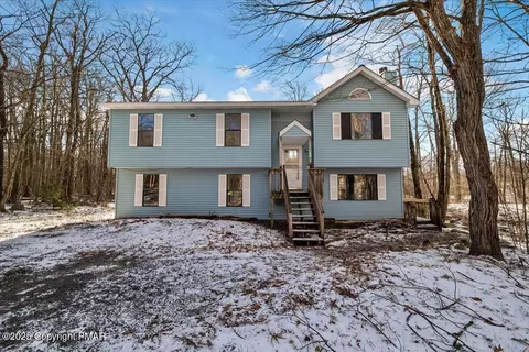106 Wood Duck Pl, Tobyhanna, PA 18466