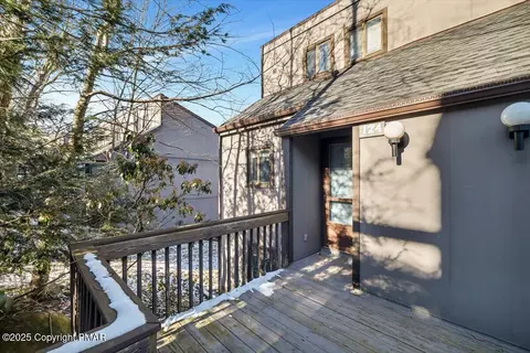 124 Cross Country Ln, Tannersville, PA 18372