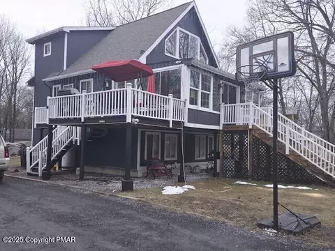 1113 Steele Cir, Bushkill, PA 18324 photo 2