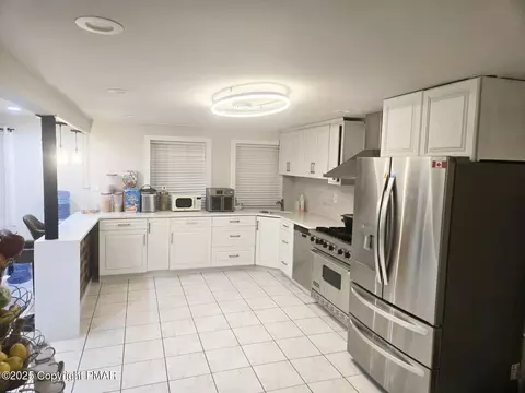 1113 Steele Cir, Bushkill, PA 18324 photo 11