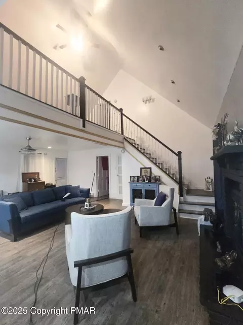 1113 Steele Cir, Bushkill, PA 18324 photo 9
