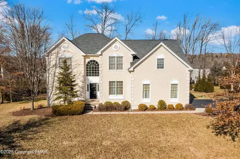 643 Stratton Dr, East Stroudsburg, PA 18302