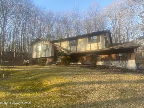 3364 Parker Ln, East Stroudsburg, PA 18301