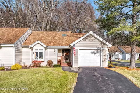 41 Dragon Fly Cir, Stroudsburg, PA 18360