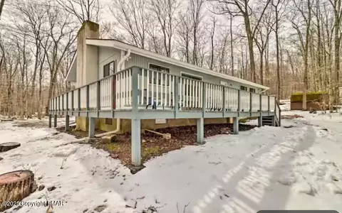107 Mountain View Dr, Pocono Lake, PA 18347