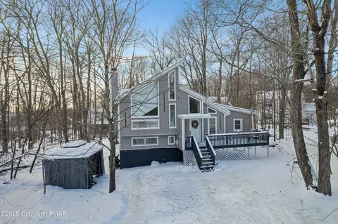 7055 Vista Dr, Tobyhanna, PA 18466