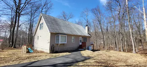 154 Dunchurch Dr, Bushkill, PA 18324 photo 2