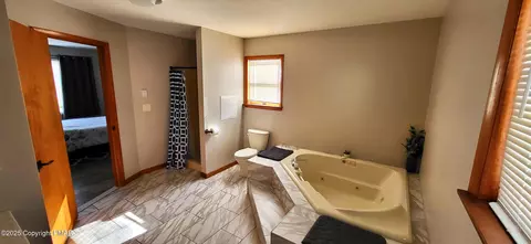 154 Dunchurch Dr, Bushkill, PA 18324 photo 24