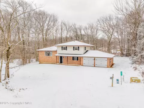 3011 Minqua Cir, Tobyhanna, PA 18466