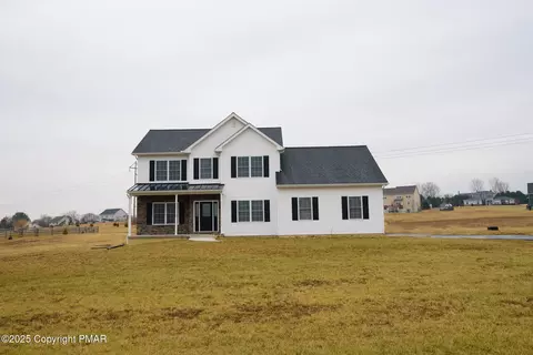 1330 Colony Ln, Pen Argyl, PA 18072
