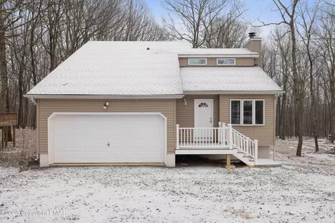596 Whippoorwill Dr, Bushkill, PA 18324
