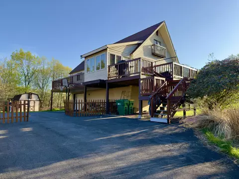 1244 Glade Dr, Long Pond, PA 18334