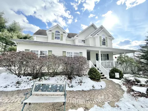 332 Kathleen Dr, Stroudsburg, PA 18360