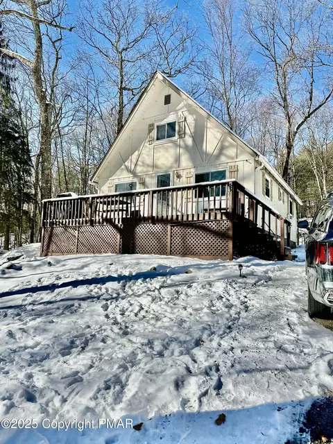 326 Wild Acres Dr, Dingmans Ferry, PA 18328