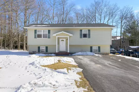 7567 Eagle Rock Dr, Tobyhanna, PA 18466