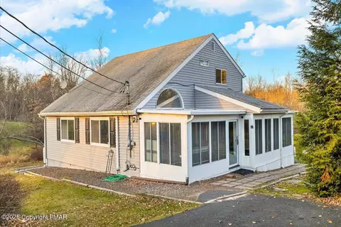 249 Clearview Dr, Long Pond, PA 18334