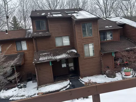 126 Meadow View Ct, Bushkill, PA 18324