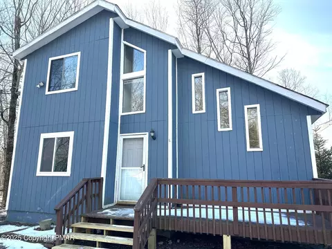 8418 Porcupine Dr, Tobyhanna, PA 18466