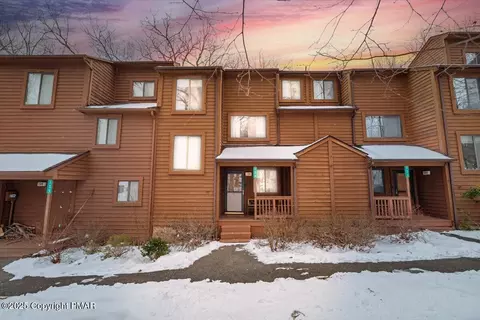134 English Ct, Bushkill, PA 18324